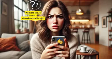 Jeune femme envoyant des SMS sur son smartphone avec une expression visiblement confuse.