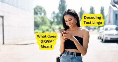 Uma jovem sorrindo enquanto olha para seu telefone, com um texto sobreposto que diz: "What does 'GRWM' Mean?" e "Decoding Text Lingo".